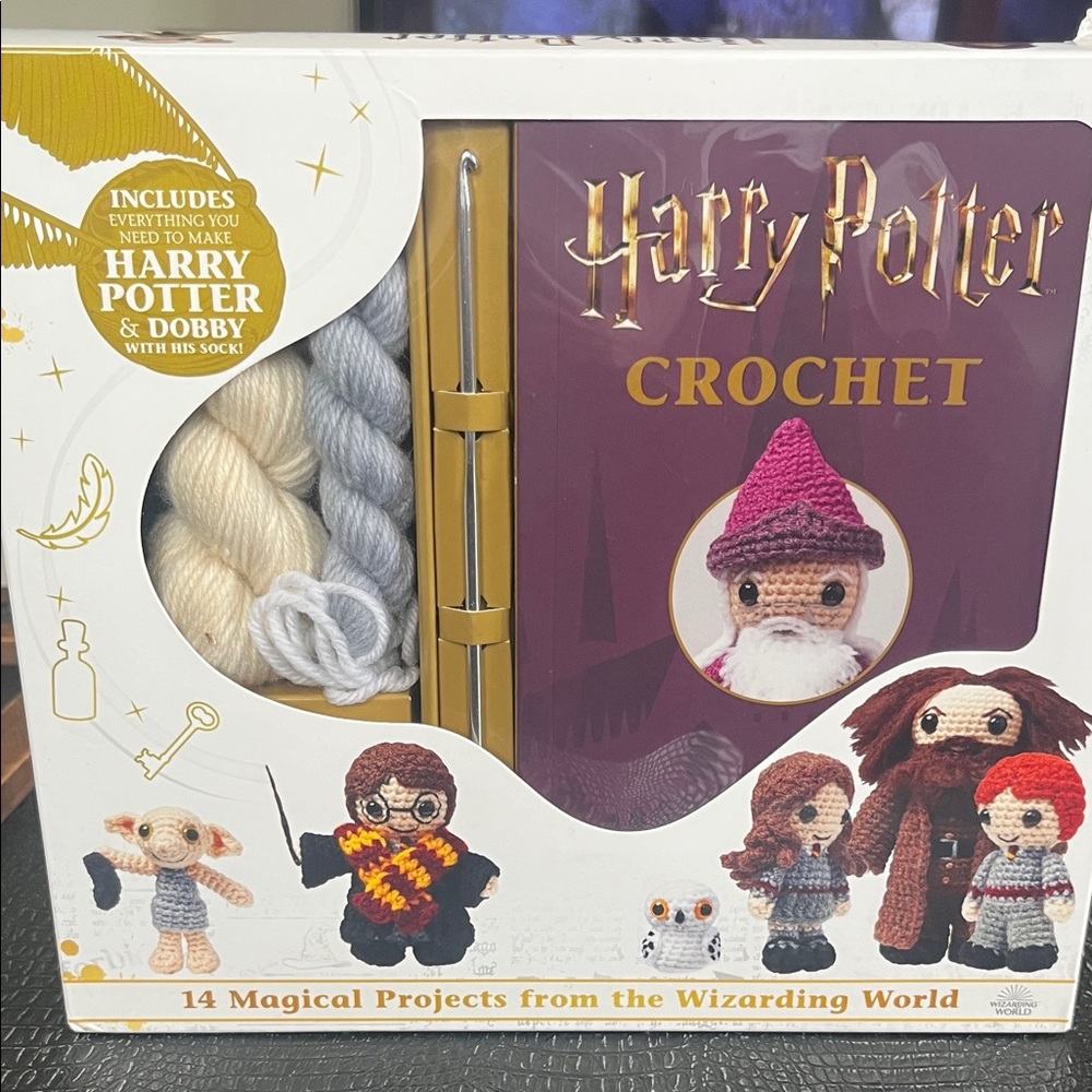 Harry Potter Crochet Kit with Neutral Yarn - Cream & Gray
